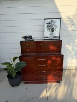 Beautiful Mahogany Two tier dresser