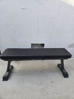 Foldable weight bench