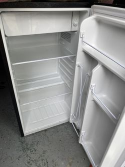 Compact RCA Refrigerator