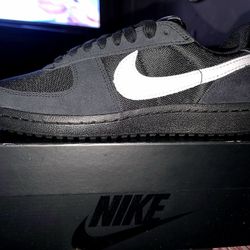 Nike Field General Size 8 Men's ....9.5 Women's  Brand New 