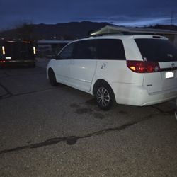 Toyota  Sienna 