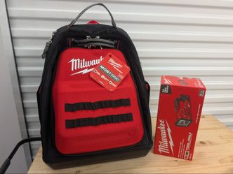 Milwaukee PACKOUT Backpack & M18 Search Light