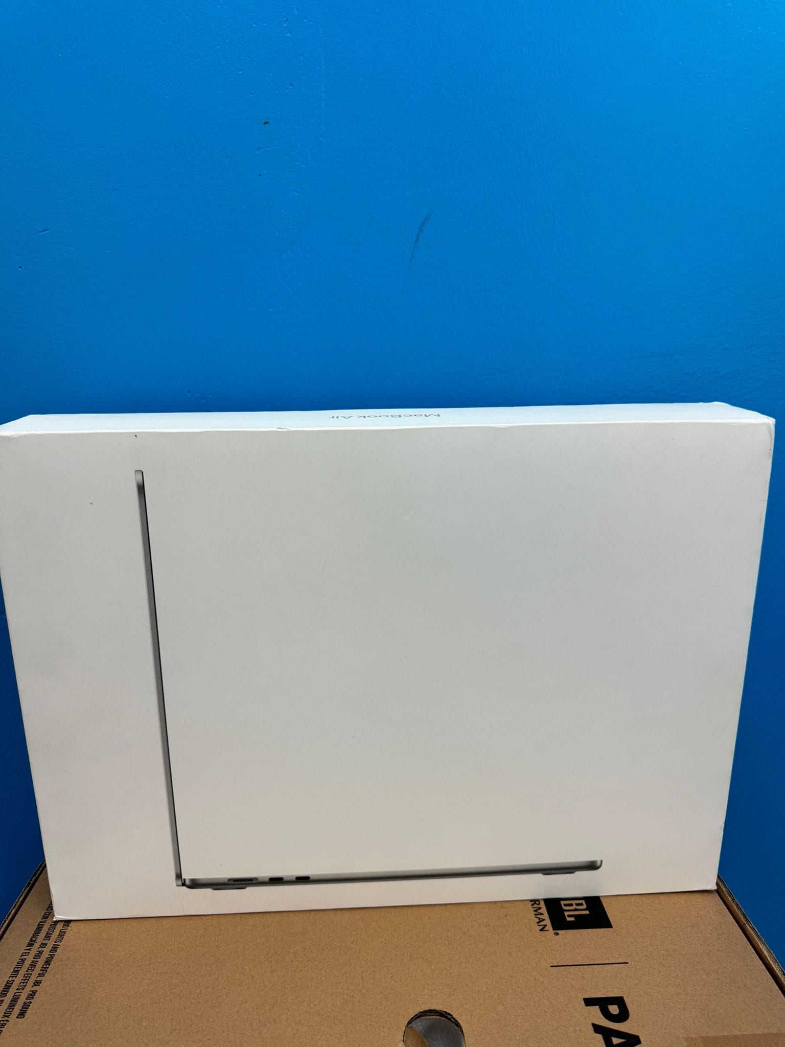 ๐ป Power in Your Bag โ MacBook Air 13.6โ Now $899