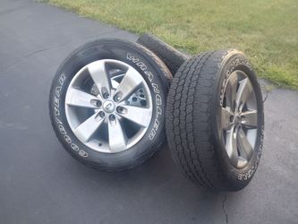 Rims and tires 70%   275/55R20 Ford F150