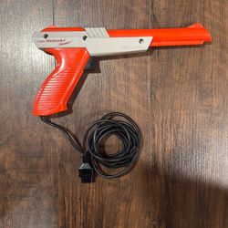Nintendo OEM 1985  NES Zapper Duck Hunt Light Gun Authentic NES-005 Orange