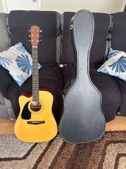 Left Hand Fender Guitar With Hard Case & Picks