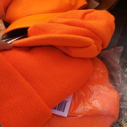 Hunting or safety hats and beanies and gloves Is 20:05 dollars for all