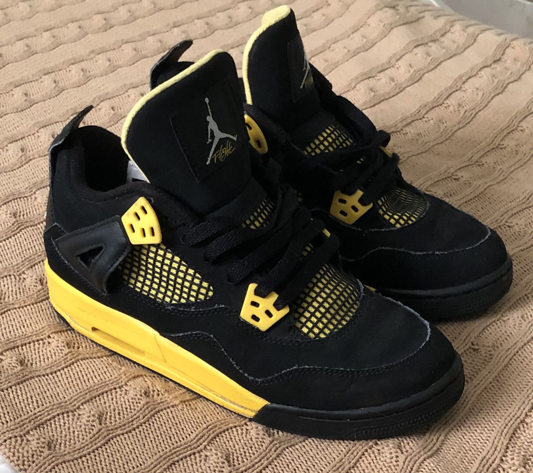 Air Jordan 4 Retro "Thunder" Shoes