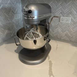 KitchenAid Professional 5 Plus Stand Mixer – 5 Qt Bowl Lift – Excellent Condition