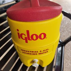 IGLOO WATER COOLER Like new