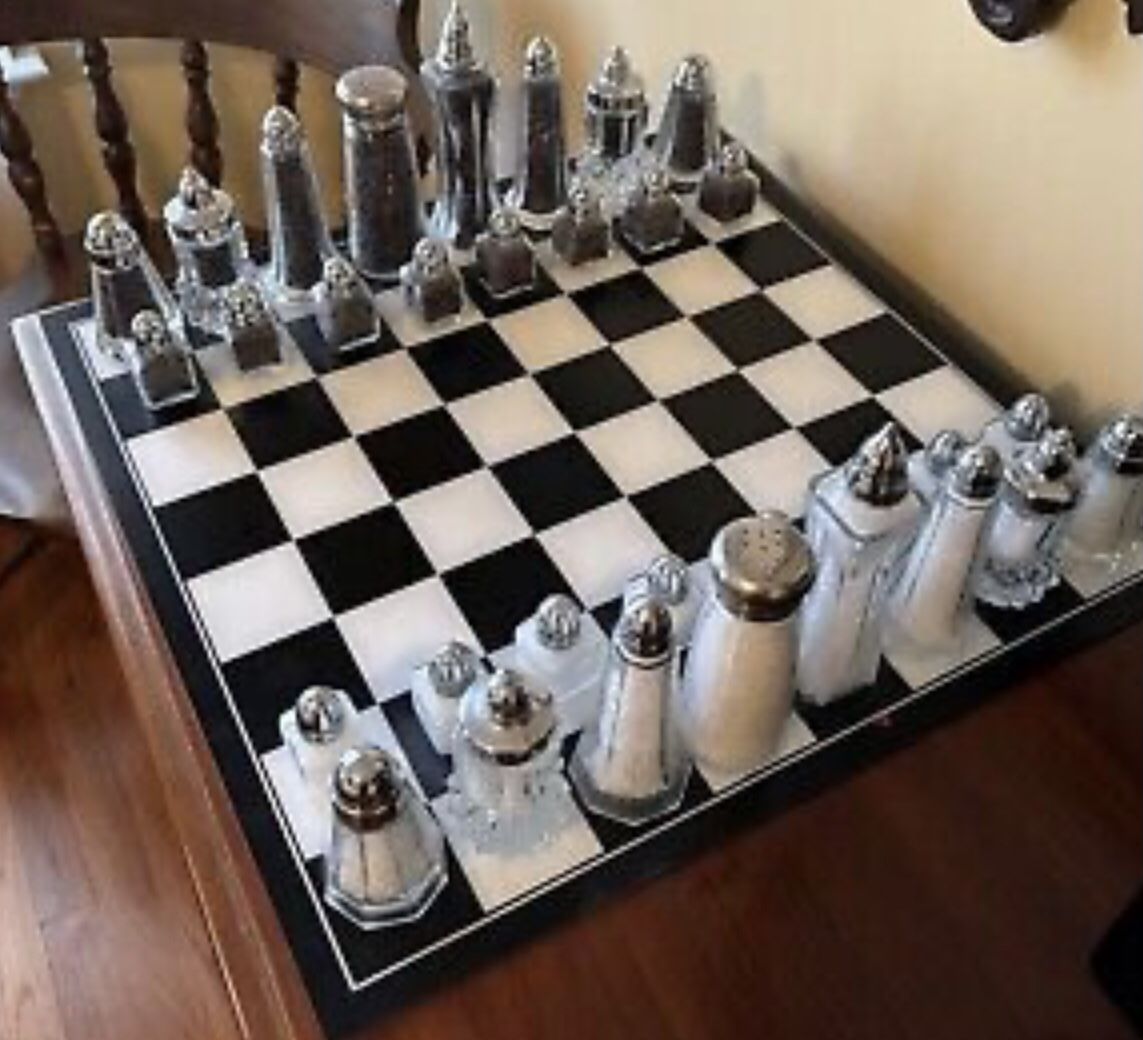 UNIQUE CHESS SET -THE SULTAN & PEPPAH VINTAGE SALT AND PEPPER SET SHAK -