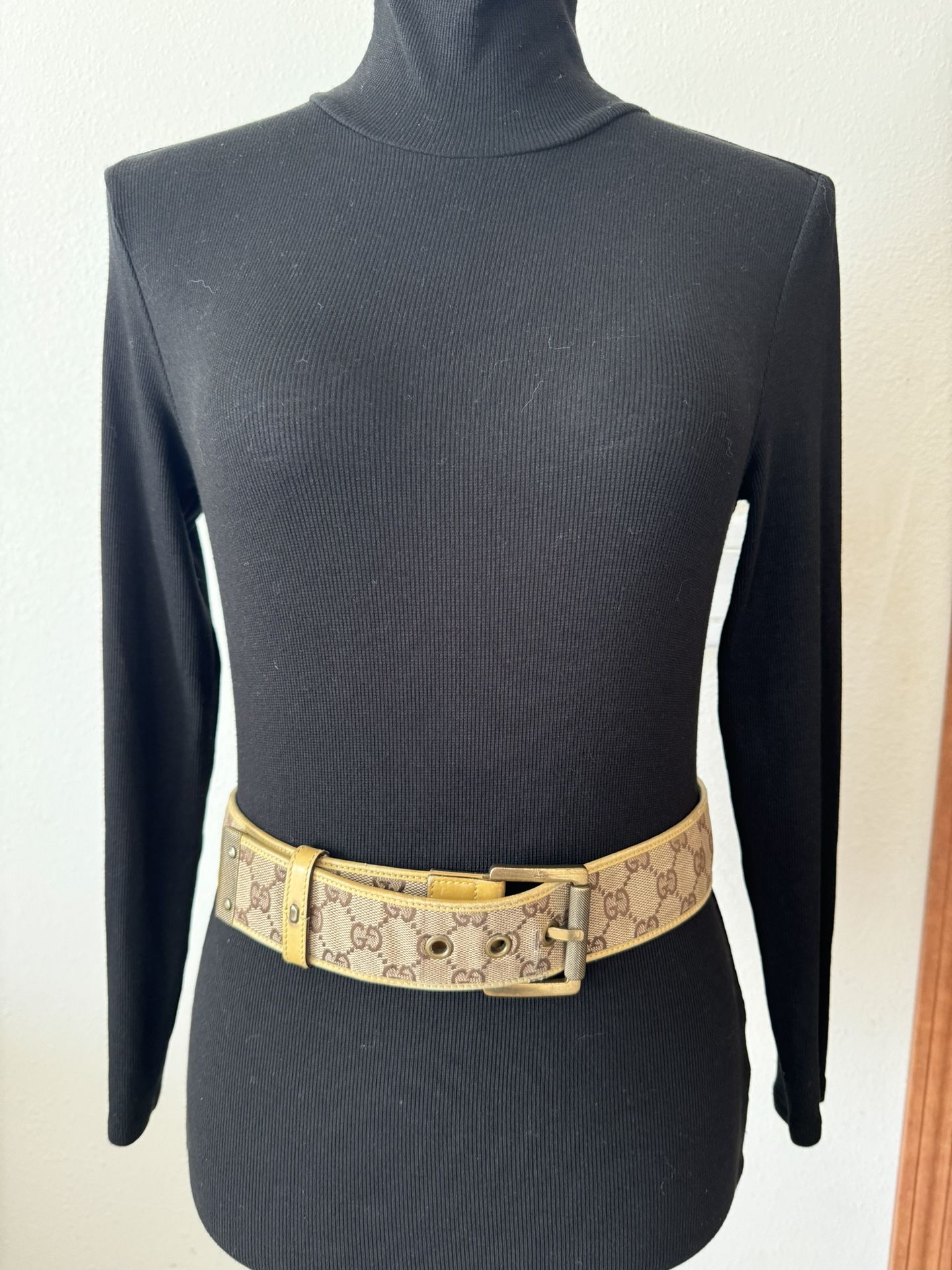 👩💼Gucci Womens Belt (size 80 or 32)