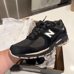 New Balance 2002R Men Size 10.5