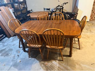 Dinning Room Table + 6 chairs + Leaf Extensions