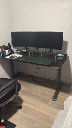 Desk height adjustable