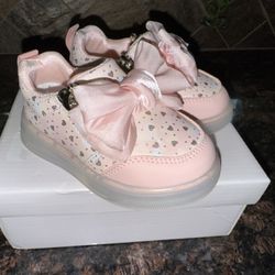 NIB  Toddler Girls Pink LED Light Up Shoes Size 5