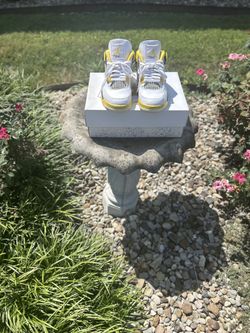 Jordan 4 Retro Vivid Sulfur