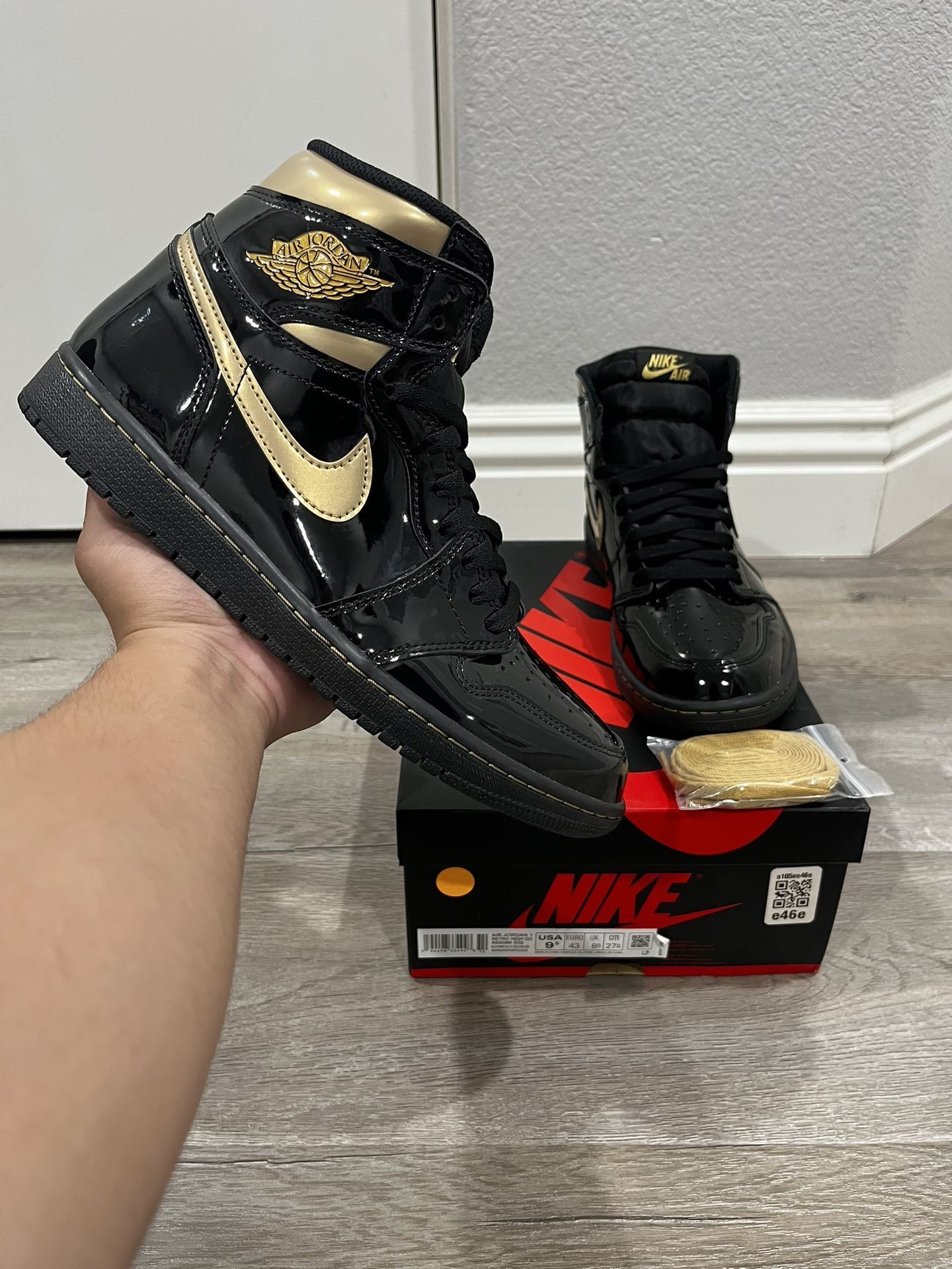 Jordan 1 High Black Metallic Gold