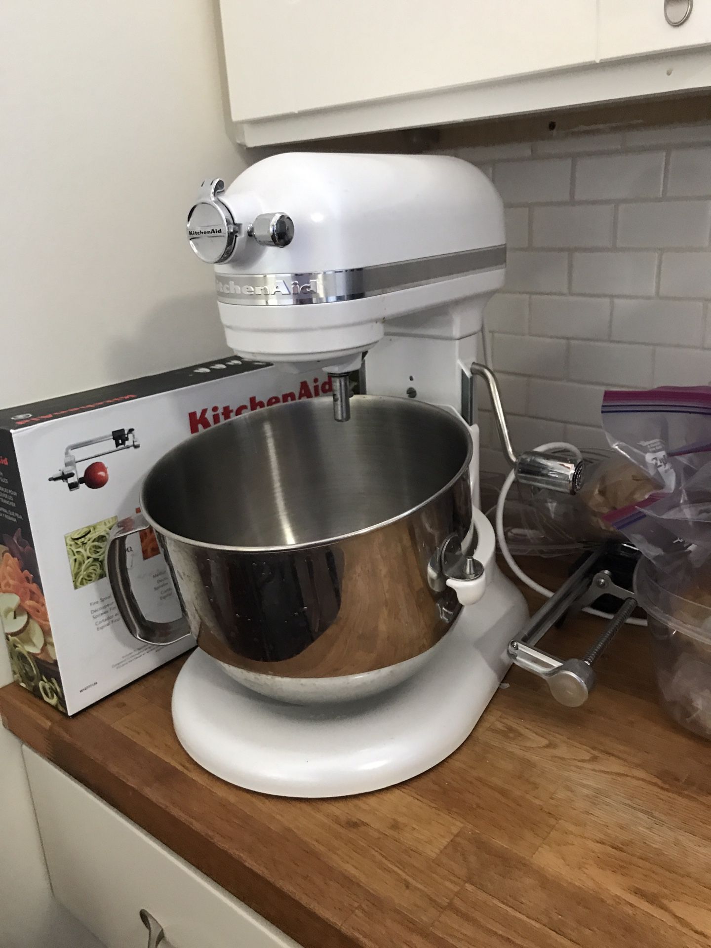 KitchenAid Stand Mixer Pro Series 7 qt Bowl & 7 Attachments (Dough + Flat  Beaters + Whisk) & 5-Blade Spiralizer for Sale in Sarasota, FL - OfferUp