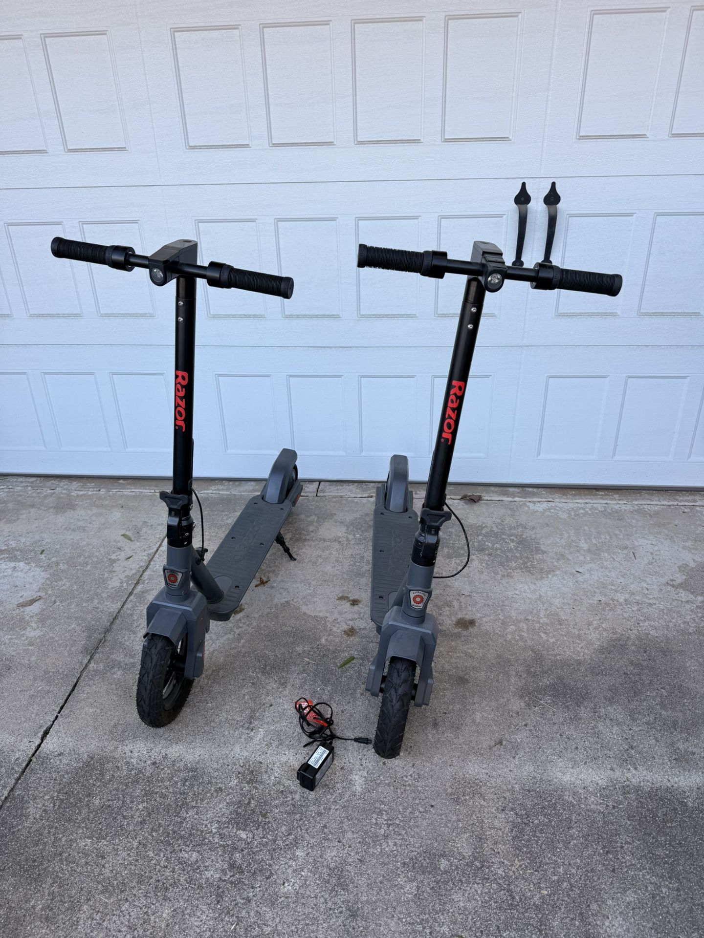 2 Electric Razor C35 Electric Scooters