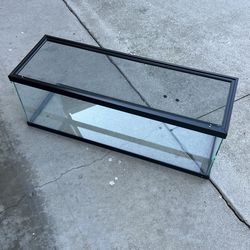 20 Gallon Tank -like new-