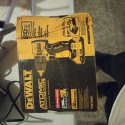 DeWalt Drill With Battery Pack,Battery And Bag 