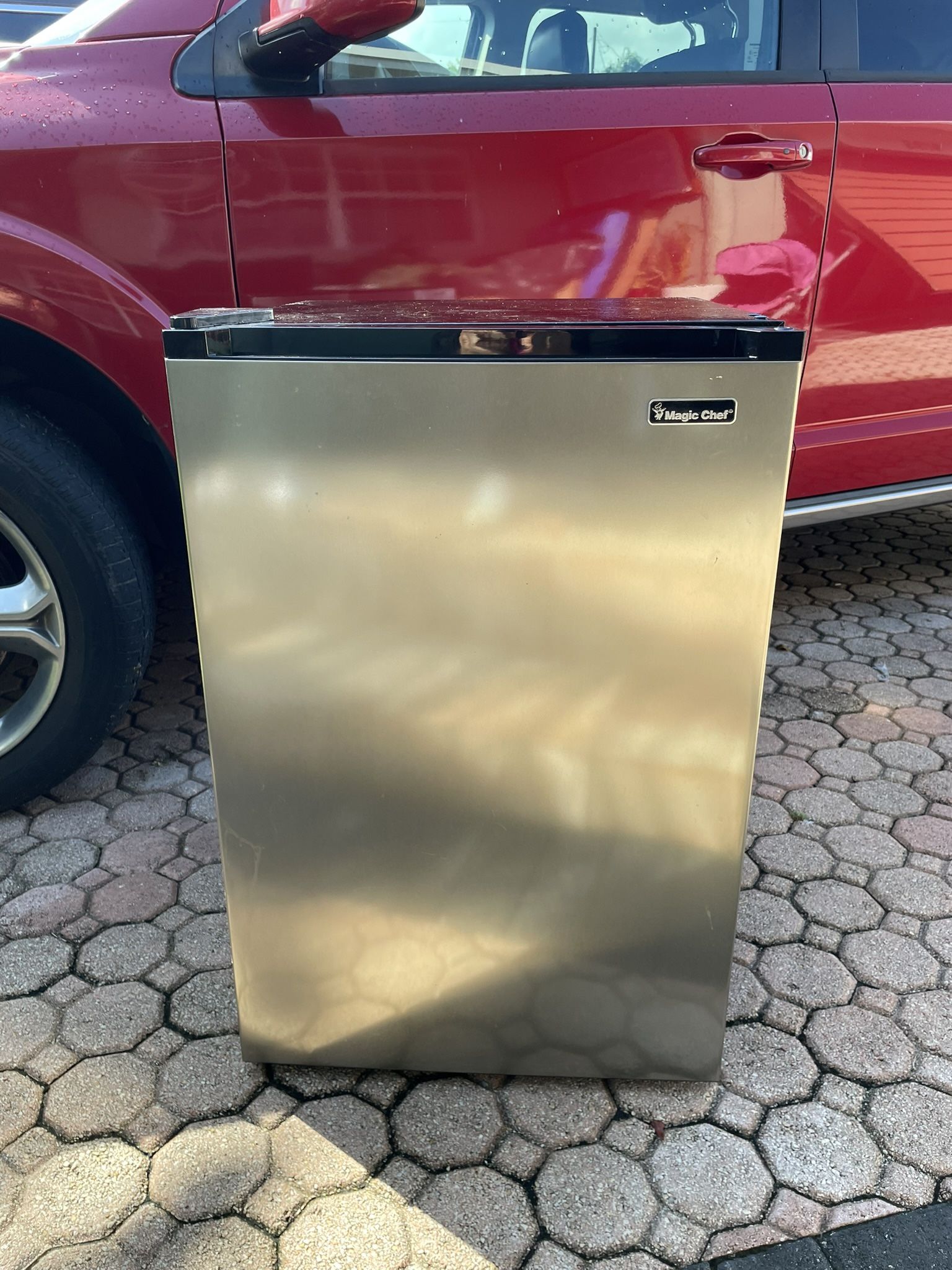 Magic Chef 4.4 cu. ft. Mini Fridge in Stainless Steel without Freezer 20”W 21”1/2 X 31”H “Almost New” $70 Firm On Price