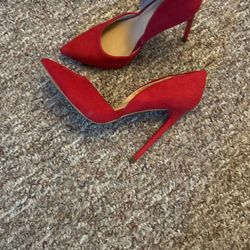 Red high heels 7  1/2