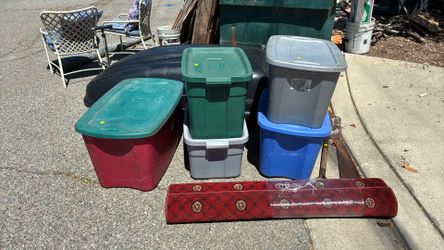 Group of totes
