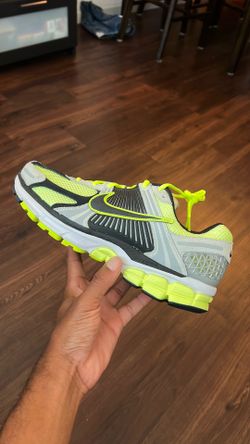 Nike Vomero 5 Size 9