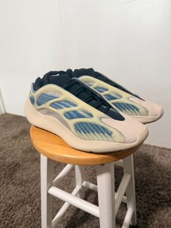 Adidas Yeezy 700 V3 Sneakers