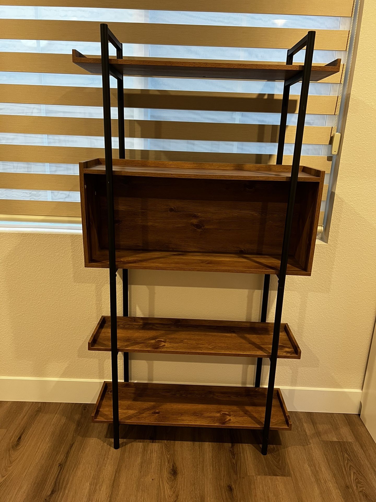 Wooden Shelf Unit/Bookshelf