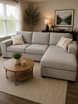 Living Spaces Light Gray Sectional w/ Reversible Ottoman – Excellent Condition