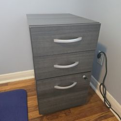 3-Drawer rolling lockable file cabinet will be donated 6/26. Best offer takes it.