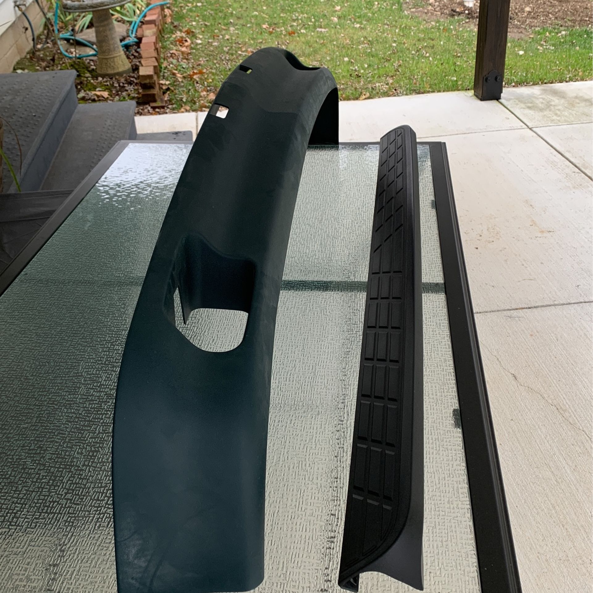 Gm Lower Bumper Piece And Tailgate Cover