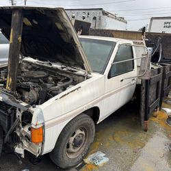 1986 Nissan Truck For Parts 