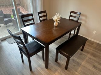 Ashley Furniture_Brown Wooden Table with 4 Chairs and Bench