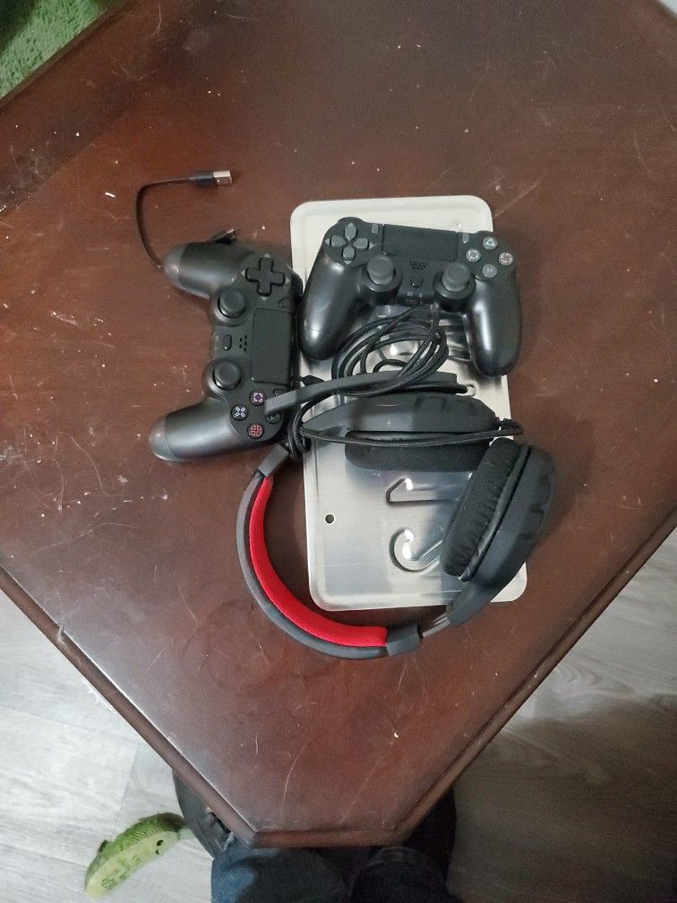 Ps4 Controller And Headphones Barely Used