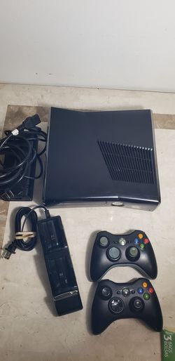 Xbox 360 model 1439 +cords+ 2 controls