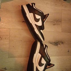 Nikes blk n white 6.5