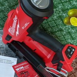 Milwaukee
M18 FUEL 3-1/2 in. 18-Volt 21-Degree Lithium-Ion Brushless Cordless Framing Nailer (Tool-Only)