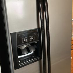 Whirlpool 25 CuFt Refrigerator Freezer 