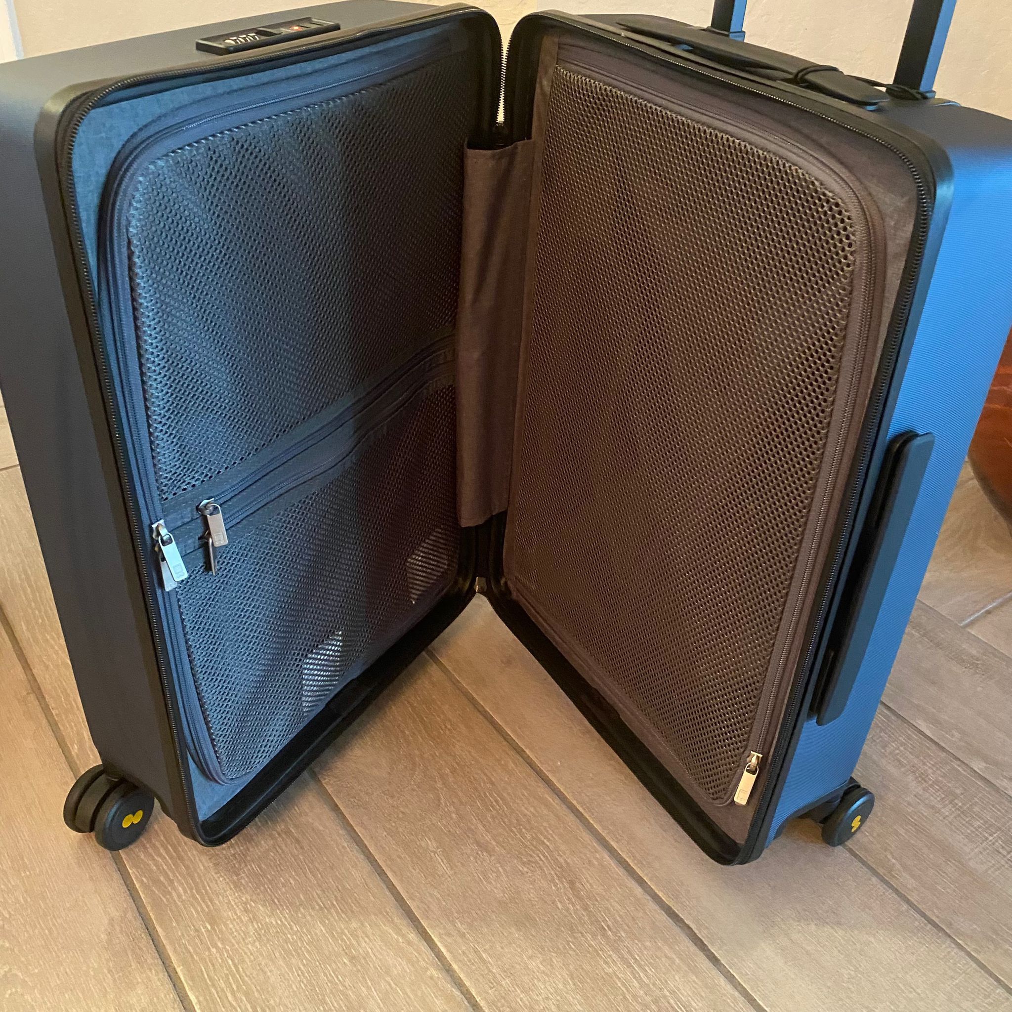 LEVEL Carry on Luggage Lightweight Hardside Luminous Textured Luggage Tsa Approved 20 Inch Navy General