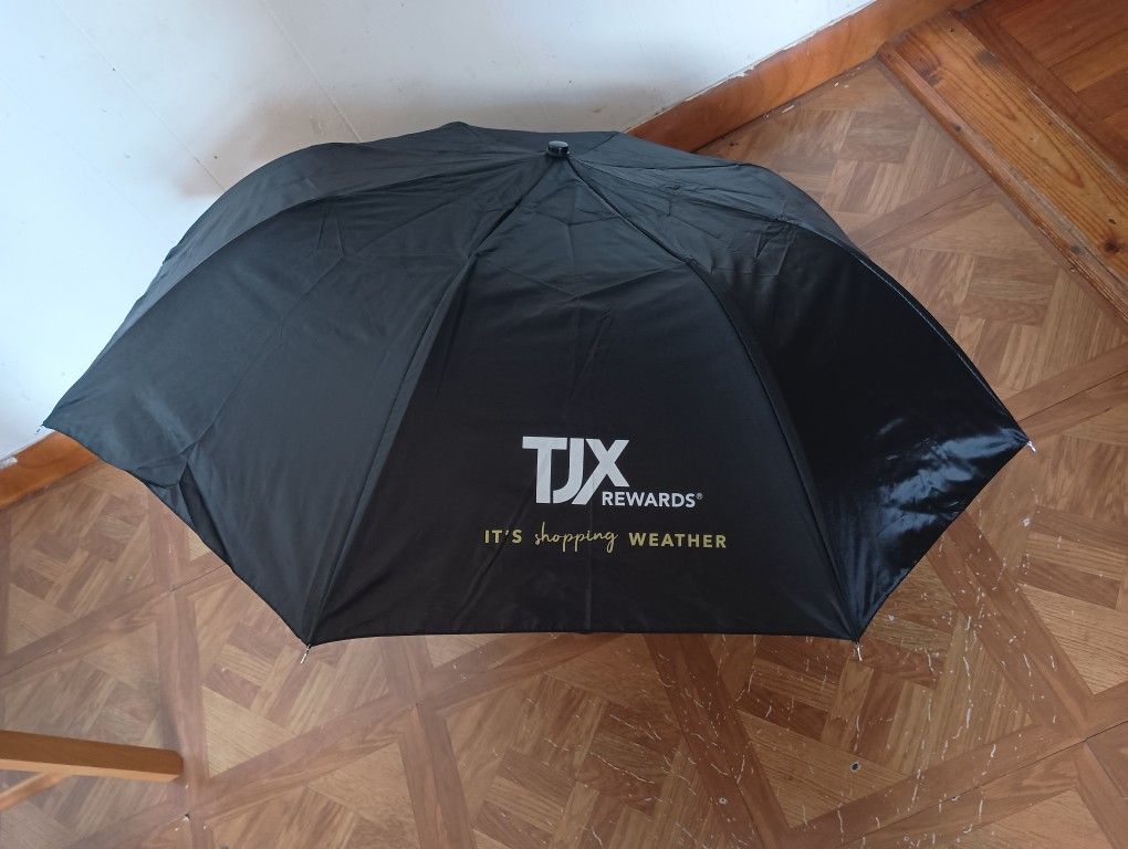 NEW Black & White TJX Rewards TJMaxx Marshalls Home Goods Umbrella With Sleeve