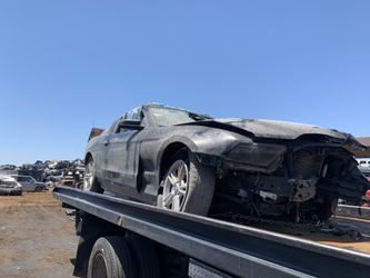 2014 Ford Mustang v6 for parts/ pada partes