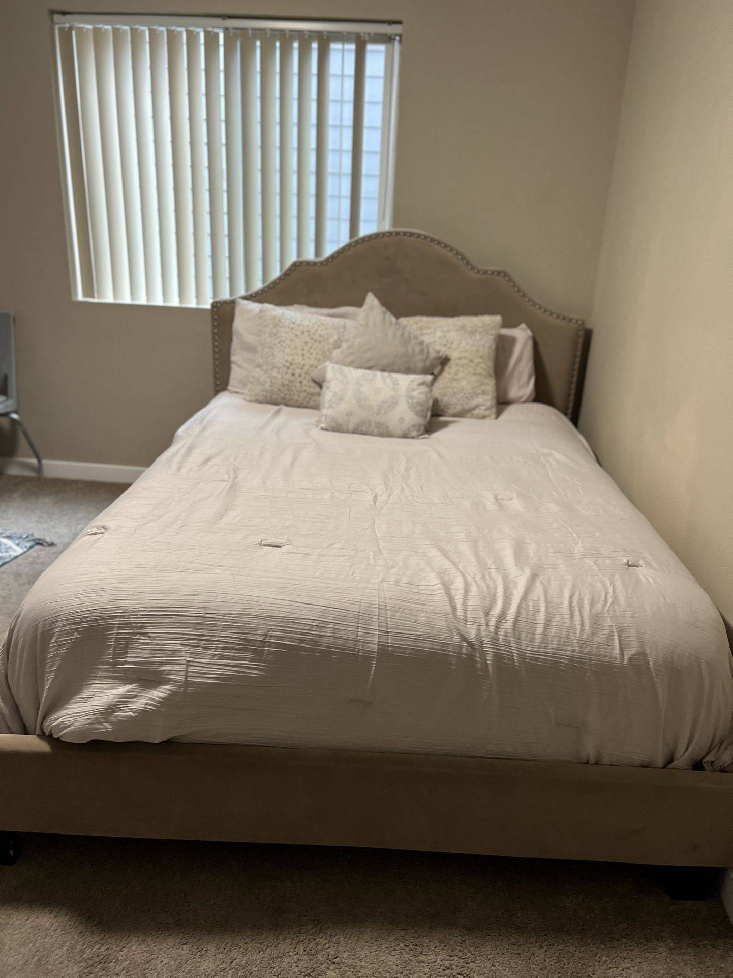 Bed with mattress and Box Spring 