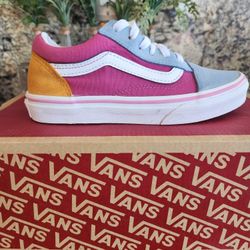 VANS / OLD SKOOL/ SIZE 2 KIDS / NEW CONDITION 