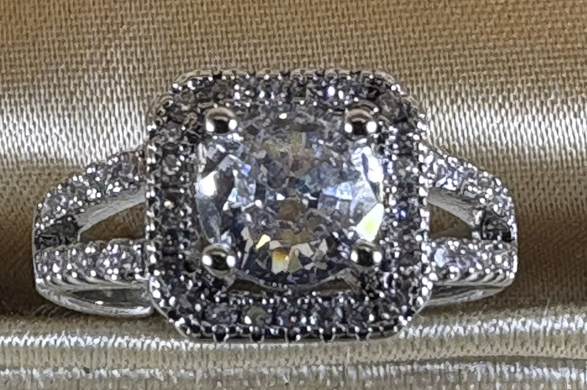 High Quality Moissanite Ring For Women Shiny Zircon One Carot Engagement Wedding Ring
