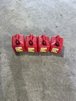 4 Brand New 2 Gallon Gas Cans