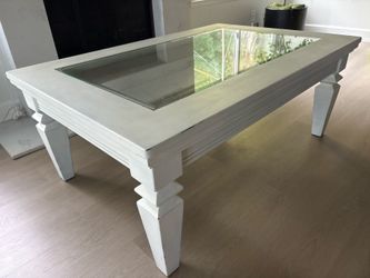 White COFFEE TABLE with Glass Top